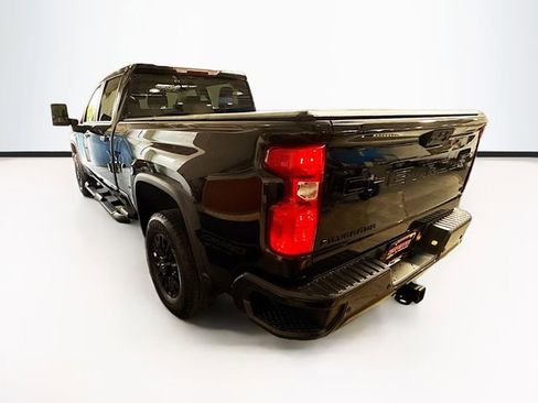Used 2022 Chevrolet Silverado 2500 LT w/ Midnight Edition AWD/4WD image 8