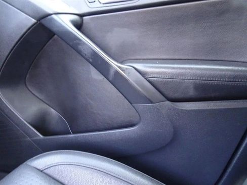 Used 2017 Volkswagen Tiguan S image 38