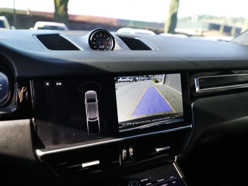 Used 2019 Porsche Cayenne Turbo image 25