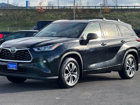 Used 2020 Toyota Highlander XLE image 7