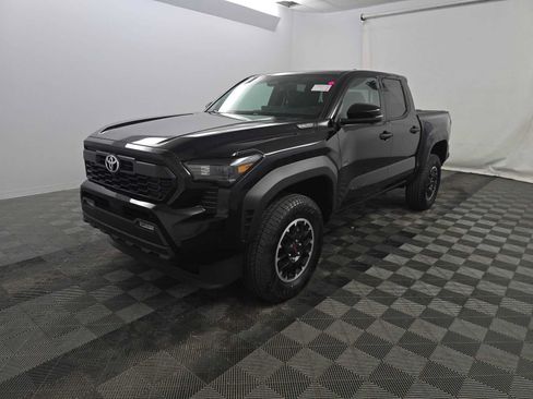 Certified 2025 Toyota Tacoma TRD Off-Road w/ TRD Off Road Premium Package AWD/4WD image 5