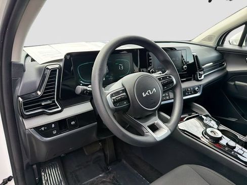 Used 2025 Kia Sportage LX FWD image 9