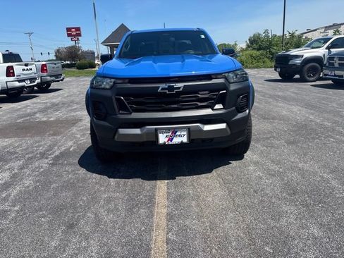Used 2025 Chevrolet Colorado Trail Boss w/ Midnight Edition AWD/4WD image 3