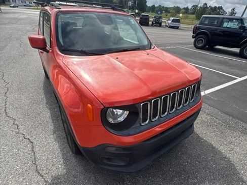 Used 2016 Jeep Renegade Latitude FWD image 8
