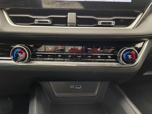 New 2026 Chevrolet Equinox LT w/ Convenience Package II AWD/4WD image 7