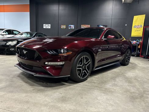 Used 2018 Ford Mustang GT RWD image 3