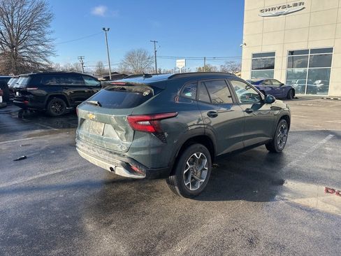 Used 2025 Chevrolet Trax LT w/ LT Convenience Package image 5