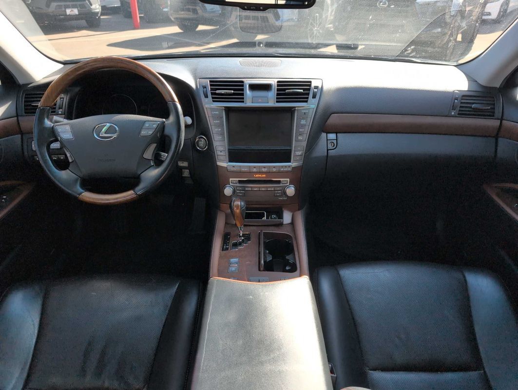 Used 2011 Lexus LS 460 AWD w/ Comfort Pkg image 10