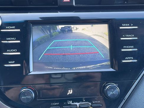 Used 2019 Toyota Camry SE image 9