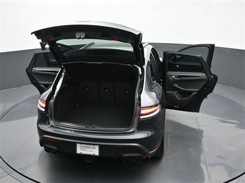 Certified 2025 Porsche Macan image 24