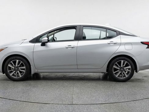 Used 2025 Nissan Versa SV image 5