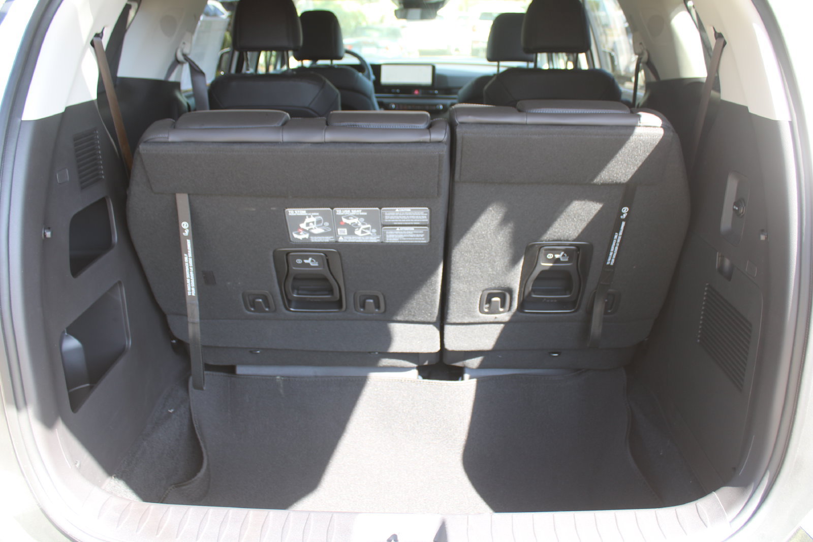 New 2026 Kia Carnival EX FWD image 13