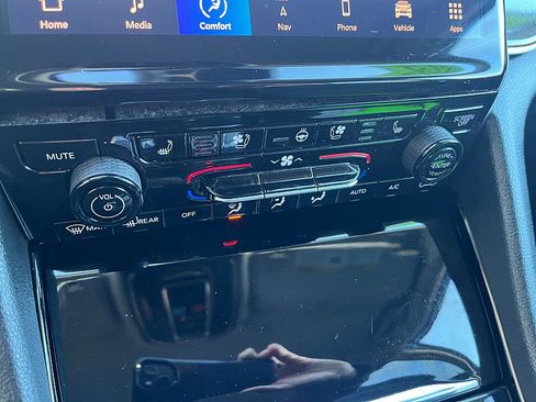 Used 2023 Jeep Grand Cherokee Limited w/ Luxury Tech Group II image 28