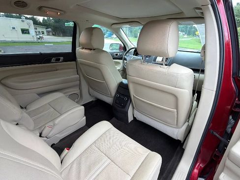 Used 2019 Lincoln MKT AWD image 61