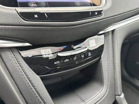 Certified 2024 Cadillac XT5 Premium Luxury FWD image 18