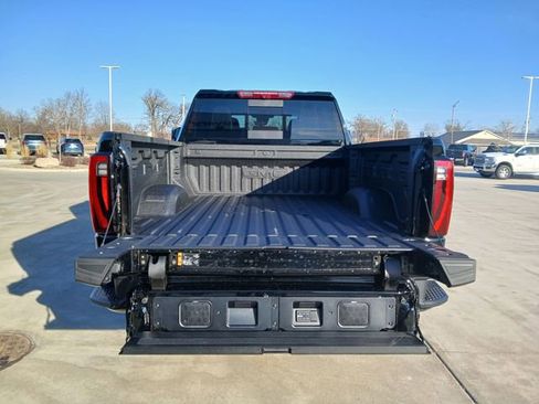 New 2026 GMC Sierra 2500 Denali Ultimate w/ LPO, Black Badging Package image 18