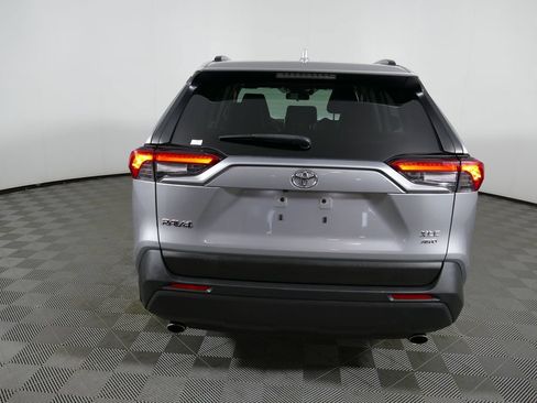 Used 2019 Toyota RAV4 XLE w/ Convenience Package AWD/4WD image 4