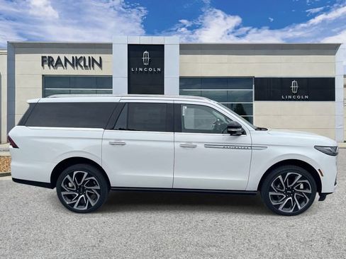 New 2026 Lincoln Navigator L Reserve AWD/4WD image 8