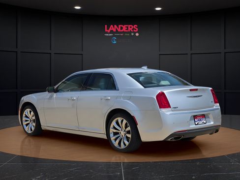 Used 2021 Chrysler 300 Touring L RWD image 2