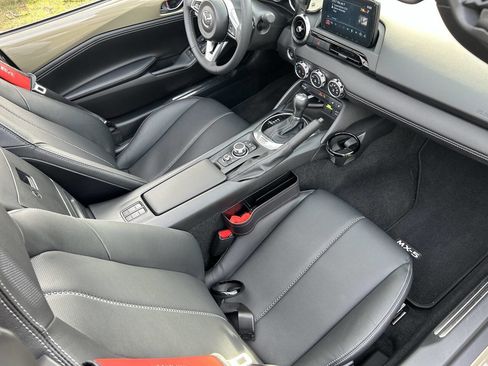 Used 2023 MAZDA MX-5 Miata Grand Touring RWD image 9