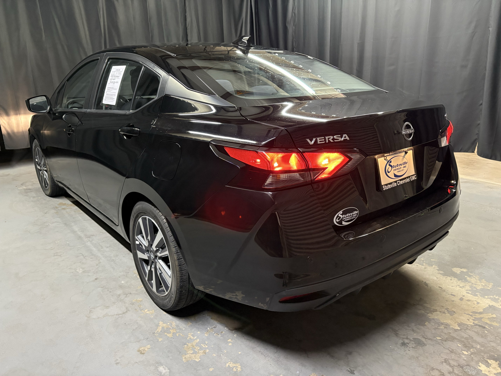 Used 2023 Nissan Versa SV FWD image 7