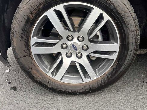 Used 2024 Ford Expedition Limited image 9