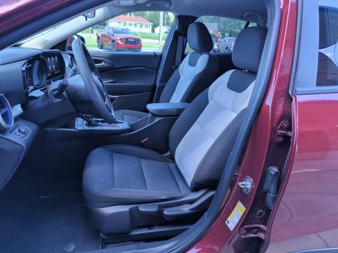 Used 2024 Chevrolet Trax LS w/ LS Convenience Package FWD image 11