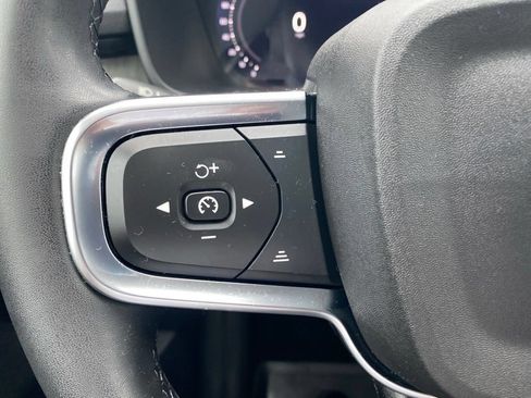 Used 2023 Volvo XC40 B5 Ultimate AWD/4WD image 9