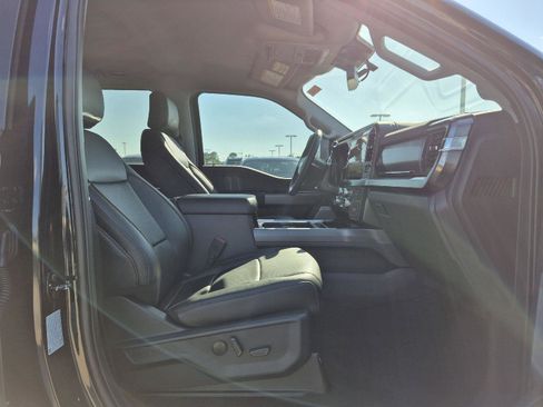 New 2025 Ford F250 Lariat w/ Black Appearance Package image 18