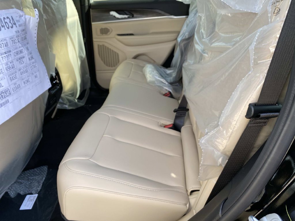 New 2027 Jeep Grand Cherokee Limited AWD/4WD image 6