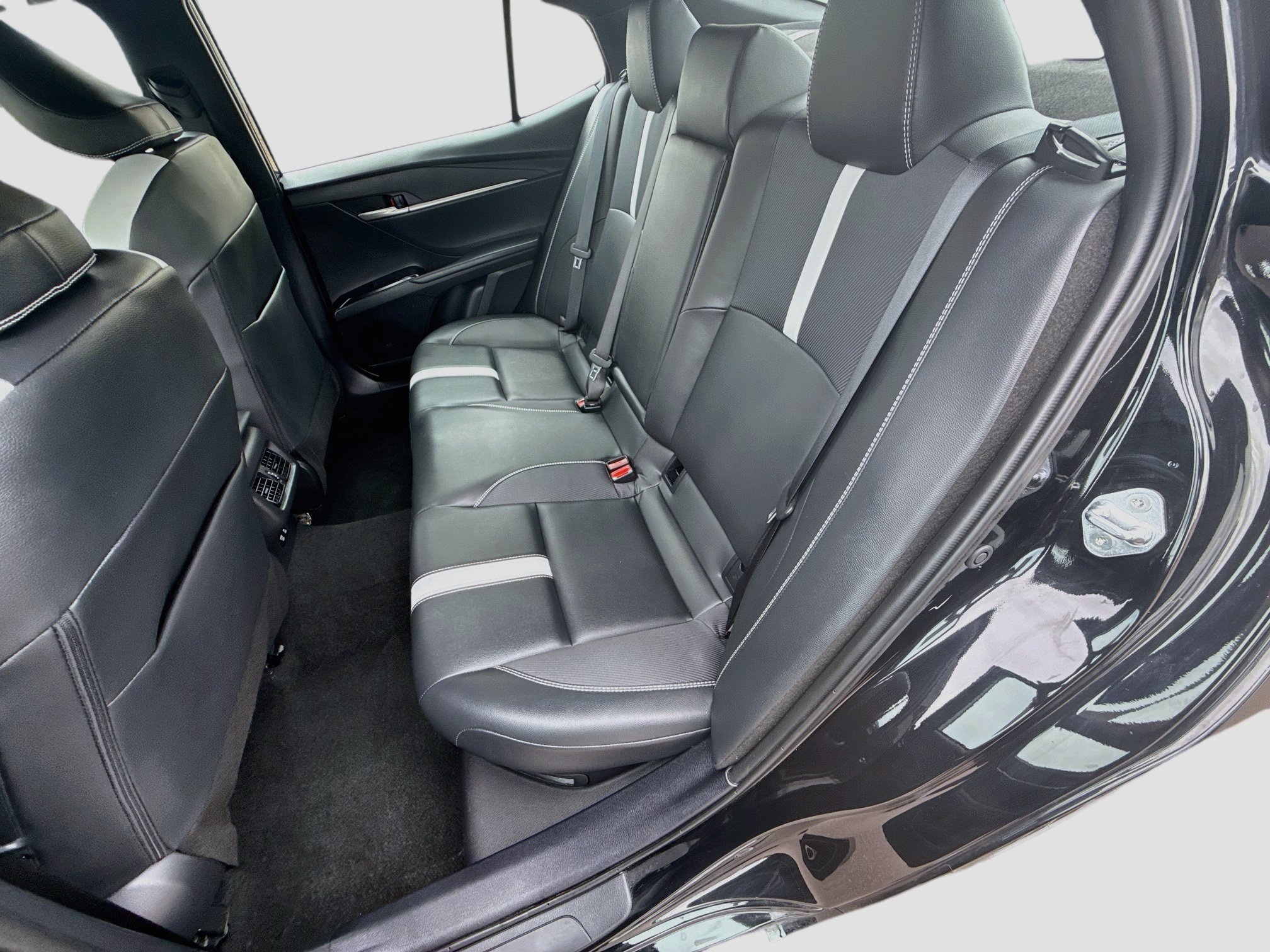 Used 2025 Toyota Camry SE FWD image 28