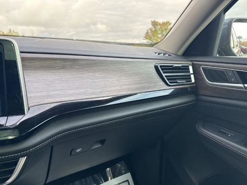 Used 2024 Volkswagen Atlas SEL image 17