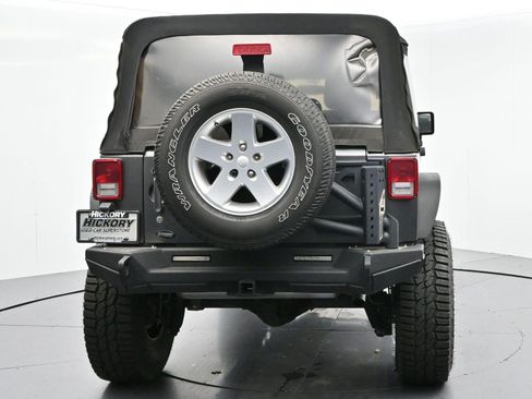 Used 2017 Jeep Wrangler Unlimited Rubicon w/ Connectivity Group AWD/4WD image 6