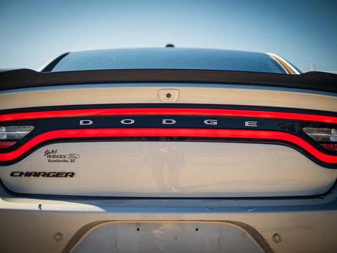 Used 2019 Dodge Charger SXT image 16