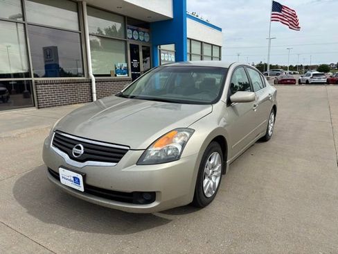 Used 2009 Nissan Altima 2.5 S FWD image 1