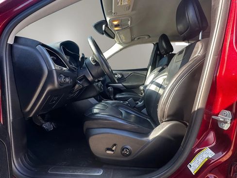 Used 2019 Jeep Cherokee Limited FWD image 23