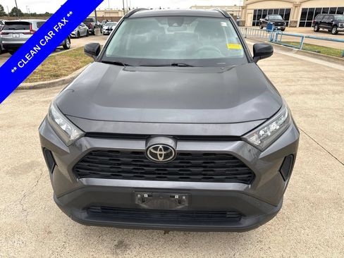 Used 2021 Toyota RAV4 LE FWD image 2