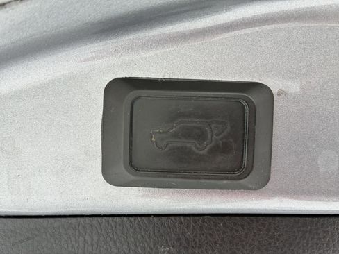 Used 2018 Toyota RAV4 Limited image 32