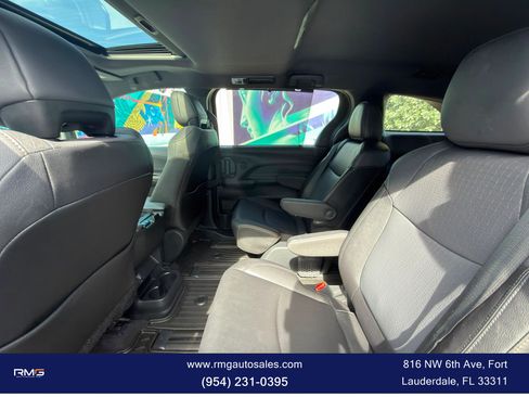 Used 2024 Toyota Sienna XLE Woodland Edition AWD/4WD image 14