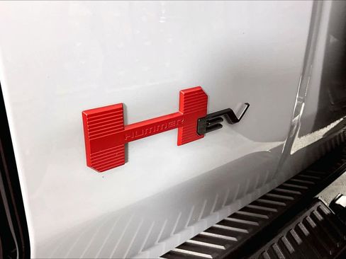 Certified 2025 GMC Hummer EV 2X w/ LPO, Sport Package image 28