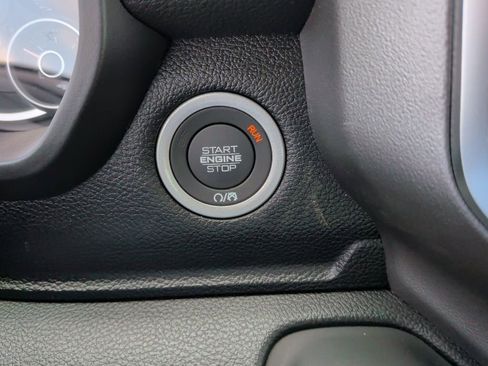 New 2026 RAM 1500 4x4 Crew Cab image 26