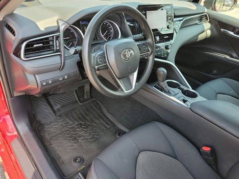 Used 2022 Toyota Camry LE image 4