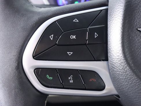 Used 2022 Chrysler Pacifica Touring-L w/ Uconnect Theater Family Group FWD image 13