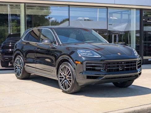 Certified 2025 Porsche Cayenne image 7