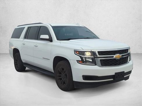 Used 2019 Chevrolet Suburban LT image 3