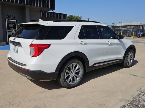 Used 2021 Ford Explorer XLT w/ Equipment Group 202A RWD image 11