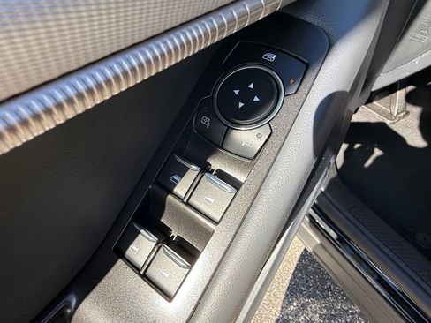 Used 2025 Ford Explorer Active image 13