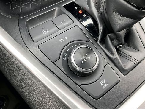 Certified 2023 Toyota RAV4 XLE image 34