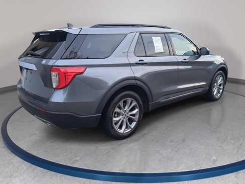 Used 2023 Ford Explorer XLT w/ Equipment Group 202A RWD image 5