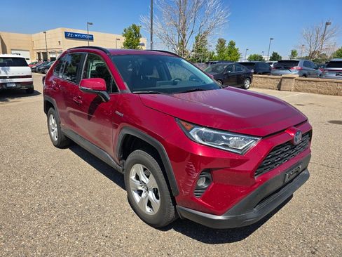 Used 2019 Toyota RAV4 XLE AWD/4WD image 7